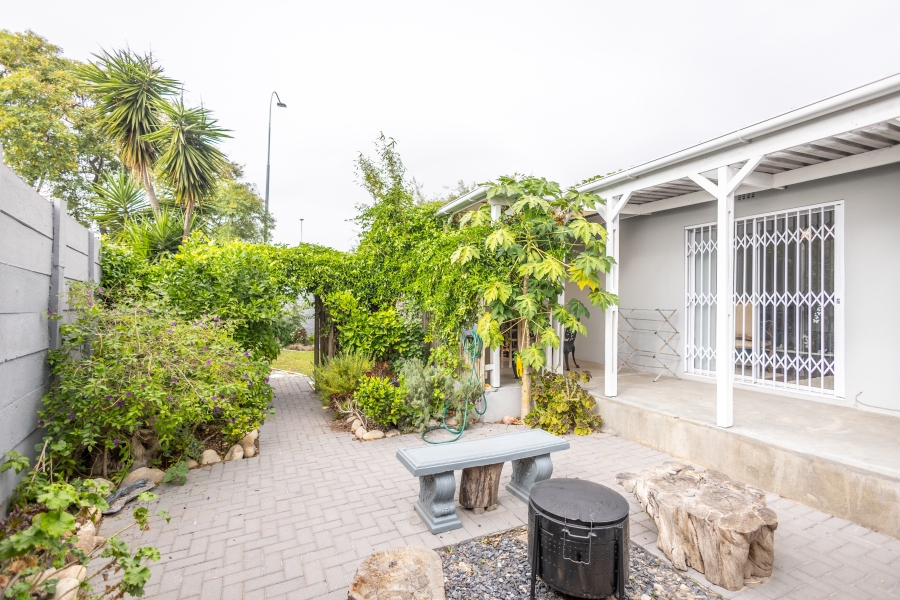 4 Bedroom Property for Sale in Stellenridge Western Cape